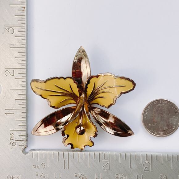 VTG 1950s Brooch Yellow Enamel Orchid Flower Gold Tone Mid Century Pin - Picture 7 of 9